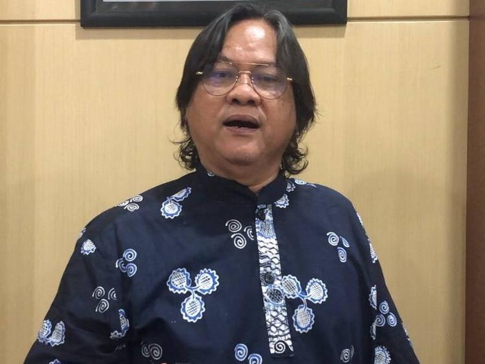 Gol A Gong saat membaca puisi. (Ayuningtias Puji Lestari)