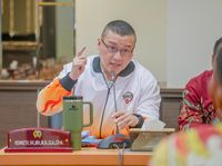 Anies Jadi Anggota Kehormatan Ormas Gerakan Rakyat, Dapat KTA Nomor 0001