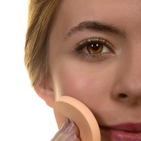 8 Foundation untuk Usia 40 Tahun, Menyamarkan Garis Halus dan Flek Hitam