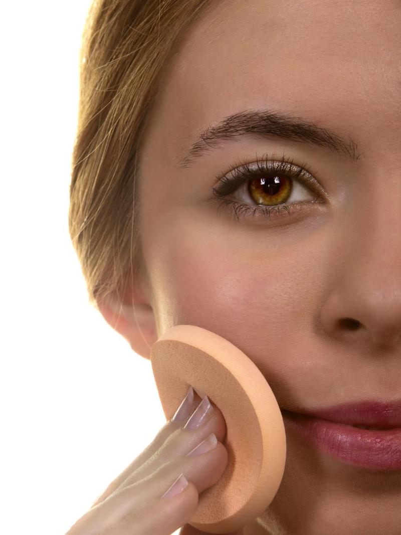 8 Foundation untuk Usia 40 Tahun, Menyamarkan Garis Halus dan Flek Hitam