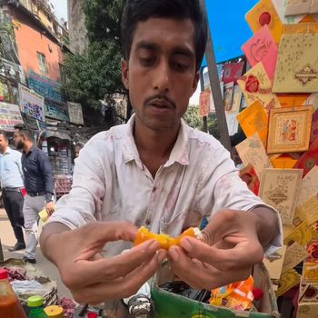 Jajanan Unik di India Nih! Ada Telur Campur Bola-Bola Susu Goreng Jajanan Unik di India Nih! Ada Telur Campur Bola-Bola Susu Goreng