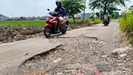 Duh! Jalan di Sidoarjo Ini Penuh Lubang