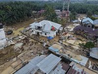 Bantuan dari Malaysia-China Masuk ke Aceh, Gubernur Mualem: Mereka Tolong Kita