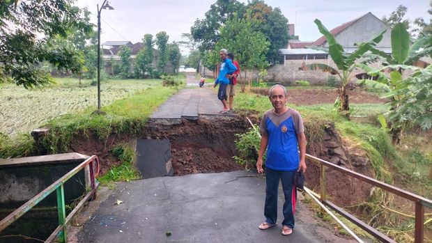 Jembatan Rusak Potret salah satu jembatan rusak di Sukoharjo