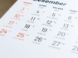 Kalender Hijriah Hari Ini 18 Desember 2025 dan Hukum Pakai Bulu Mata Palsu