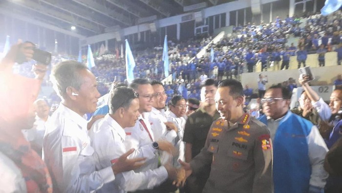 Kapolri Buka Rapimnas KSPSI AGN 2025 di Senayan, Dihadiri Ribuan Massa Buruh