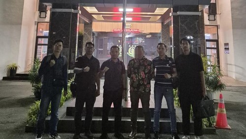 Tim Kejari Manggarai menangkap Sopron Tangkas, DPO proyek RSUD dr. Ben Mboi Ruteng, di Batam, Selasa (2/12/2025) malam.