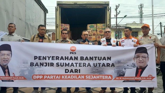 Anggota F-PKS DPR Potong Gaji untuk Bantu Korban Longsor-Banjir di Sumatera