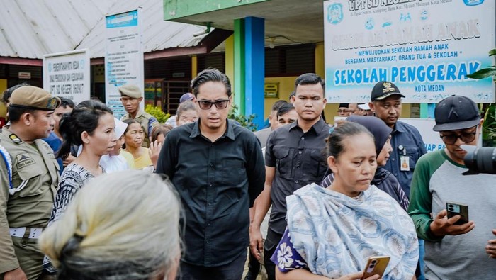 Tinjau Sekolah Pasca Banjir, Walkot Rico Sebut Banyak Fasilitas yang Rusak