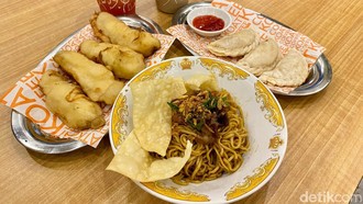 Baru di Depok! Coffee Shop Ini Punya Kopi Tabina dan Beef Noodle Mantul