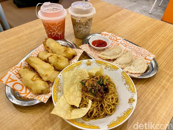 Baru di Depok! Coffee Shop Ini Punya Kopi Tabina dan Beef Noodle Mantul