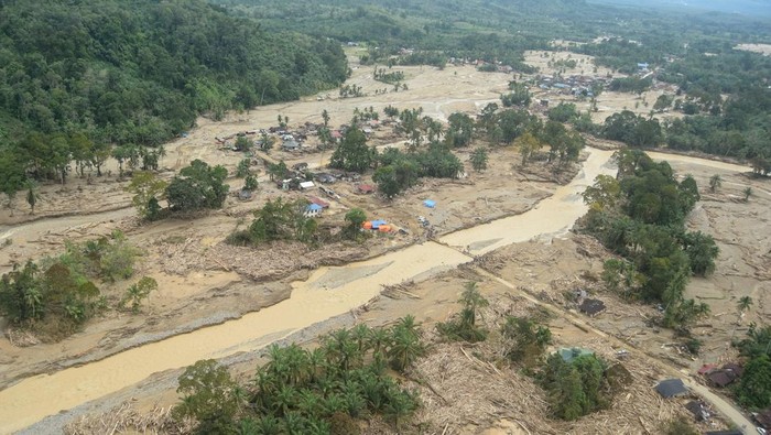 Seskab: Selain Cuaca Ekstrim, Kerusakan Lingkungan Perparah Banjir Sumatera