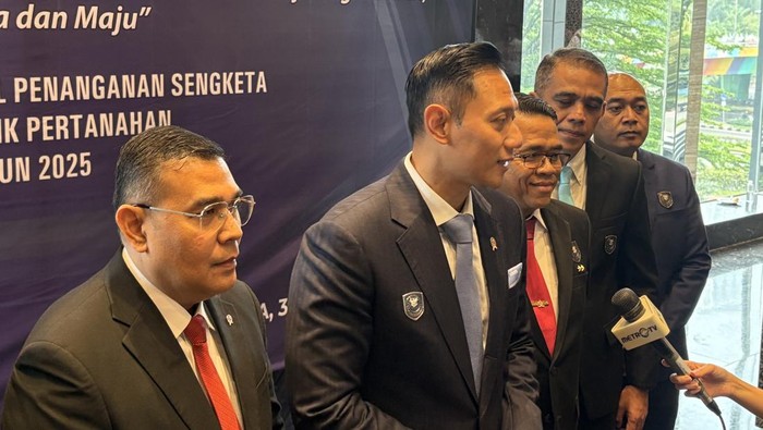 AHY Respons Penjarahan di Daerah Bencana Sumatera: Ingin Survive!