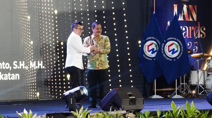 Dorong Perubahan, Menteri Imipas Terima Penghargaan Transformational Leader dari LAN