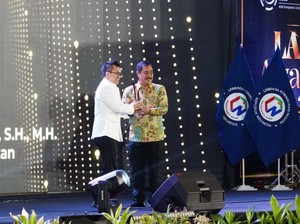 Dorong Perubahan, Menteri Imipas Terima Penghargaan Transformational Leader dari LAN