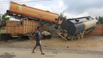 Mobil hingga Truk Tangki Terseret Banjir, Aceh Tamiang Porak-Poranda