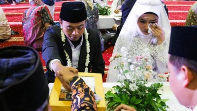 Sah! 51 Pasangan Menikah Lewat Nikah Massal Gratis di Istiqlal