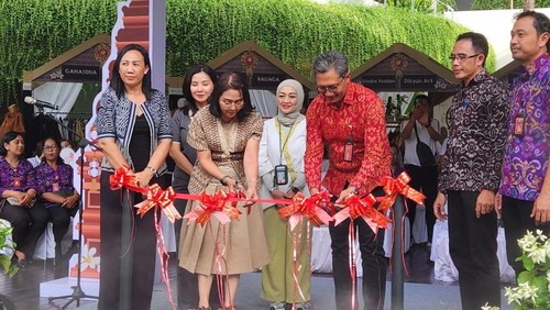 Pembukaan Badung UMKM Week Batch II 2025 di Beachwalk Kuta, Senin (1/12/2025). Pameran UMKM ini berlangsung sejak 1 hingga 7 Desember 2025. (Foto: Dok. Diskominfo Badung)