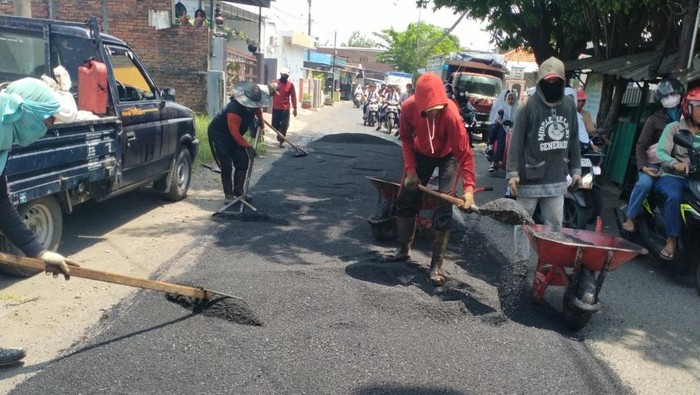 Gerak Cepat Pemkab Sidoarjo Atasi Jalan Rusak Secara Bergiliran