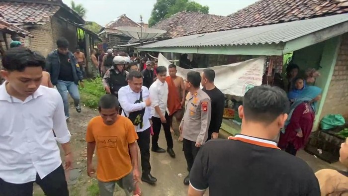 Desa Bantan Pelita OKU Timur Digerebek Polisi, Polisi Sita 2,5 Kg Ganja