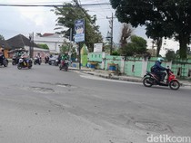 Simpang Jalan Gajah Mada dan Wahid Hasyim Medan Berlubang, Kerap Bikin Macet