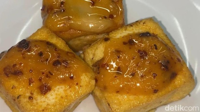 Perusahaan Tahu Priangan, tempat makan serba tahu di Braga, Bandung.