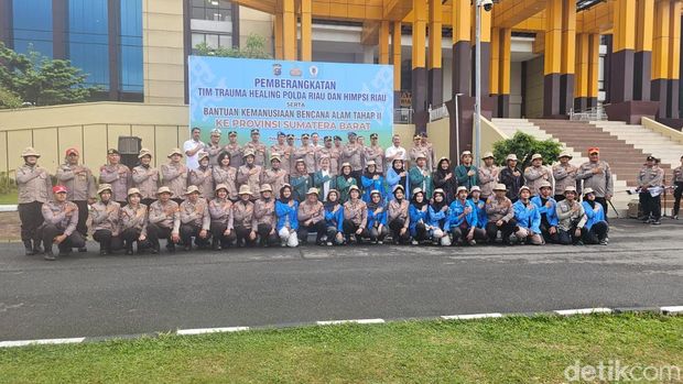Polda Riau mengirimkan psikolog untuk membantu trauma healing korban bencana di Sumbar.