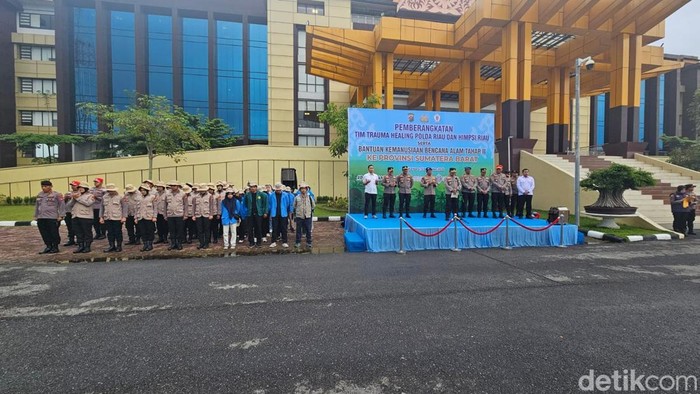 Polda Riau mengirimkan psikolog untuk membantu trauma healing korban bencana di Sumbar.