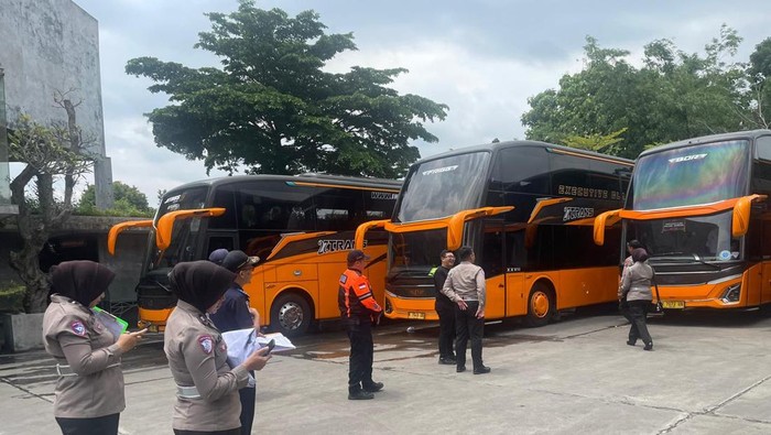 Jelang Nataru, Satlantas Polres Malang Cek Ketat Bus Pariwisata