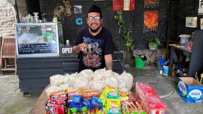 Seniman di Sleman Sediakan Makan Gratis untuk Mahasiswa Asal Sumatera