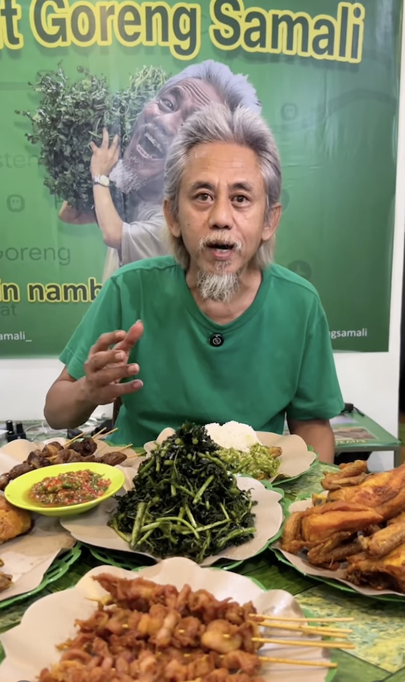 Potret Kenangan Epy Kusnandar Saat Semangat Jualan Jukut Goreng