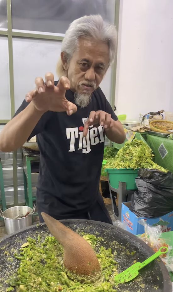 Potret Kenangan Epy Kusnandar Saat Semangat Jualan Jukut Goreng Potret Kenangan Epy Kusnandar Saat Semangat Jualan Jukut Goreng