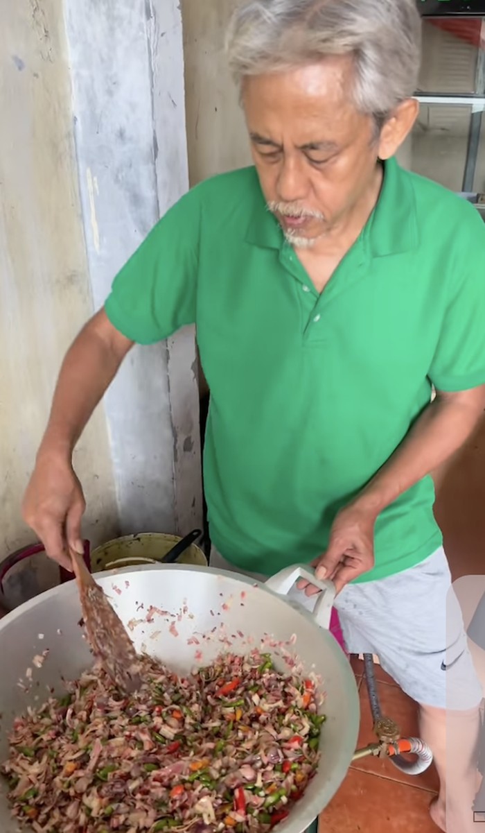 Potret Kenangan Epy Kusnandar Saat Semangat Jualan Jukut Goreng