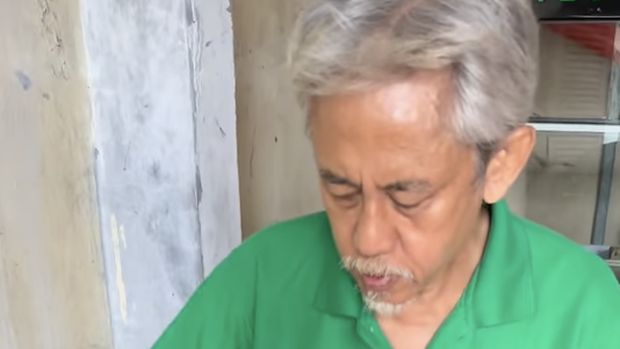 Potret Kenangan Epy Kusnandar Saat Semangat Jualan Jukut Goreng Potret Kenangan Epy Kusnandar Saat Semangat Jualan Jukut Goreng