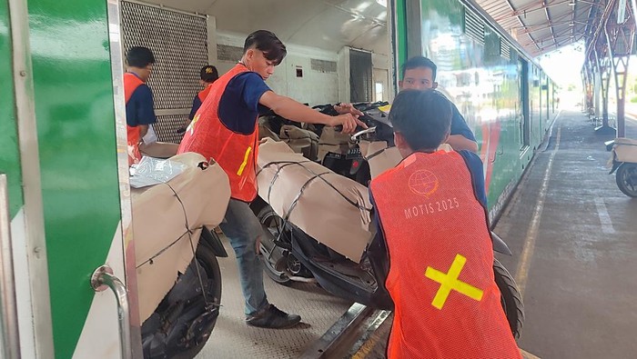 KAI Daop 5 Purwokerto Layani Angkut Motor Gatis Nataru, Intip Syaratnya!