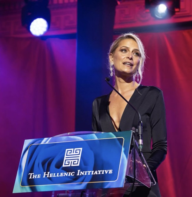 “Menjadi bagian dari keluarga kerajaan Yunani adalah sebuah kehormatan. Saya belajar banyak: nilai cinta dan pelayanan untuk tanah air, persatuan keluarga, dan tentu saja, saya mengenal Yunani. Menikah dengan Nikolaos adalah sebuah kehormatan, dan saya selalu menghormatinya. Tanpa dia, saya tak akan tinggal di Yunani.,” ungkap Tatiana kepada  Vanity Fair Spanyol.  Foto: dok. Instagram @tatianablatnik