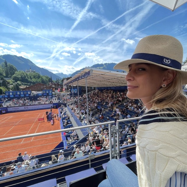Namun, ia tetap aktif berkeliling dunia untuk menghadiri berbagai acara bergengsi. Terbaru, Putri Tatiana tampil di sebuah garden party penggalangan dana untuk Hellenic Museum di Melbourne, Australia. Kini, sang putri menjalani kehidupan dengan jati dirinya sendiri, bukan lagi sebagai bagian dari keluarga kerajaan.  Foto: dok. Instagram @tatianablatnik
