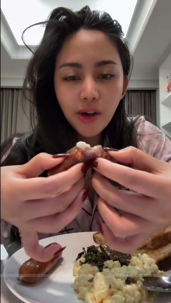 Rachel Vennya Hobi Cicip Makanan Viral, 9 Potretnya Bikin Ngiler!