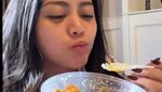 Rachel Vennya Hobi Cicip Makanan Viral, 9 Potretnya Bikin Ngiler!