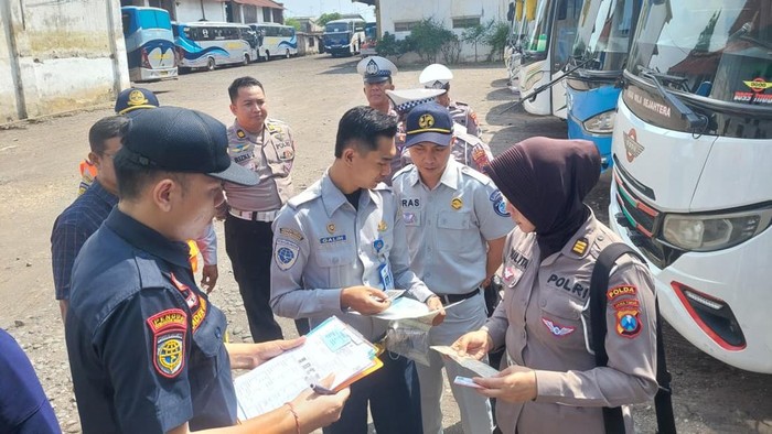 Jelang Libur Nataru, Polres Probolinggo Kota Ramp Check Bareng Polda Jatim