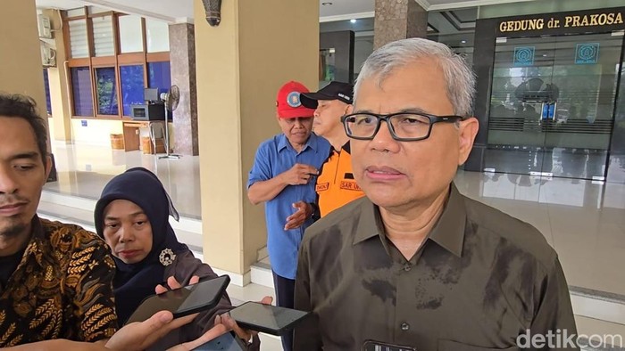 UNS Beri Bantuan ke Mahasiswa Terdampak Bencana Sumatera, Kaji Potong UKT