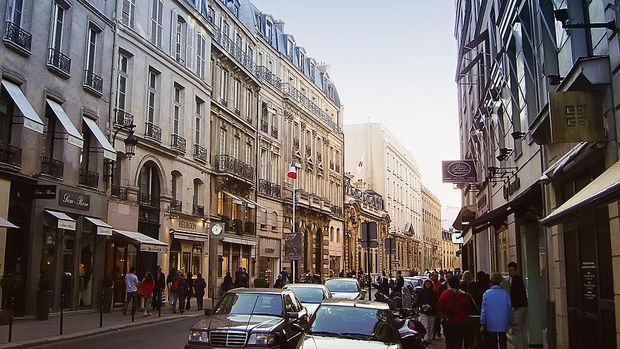 Rue Saint-Honore Rue Saint-Honore jadi daya tarik wisatawan untuk berbelanja di Kota Paris