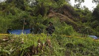 Langkah ini dilakukan untuk mencegah para penambang kembali memasuki area konservasi yang memiliki fungsi vital sebagai hulu daerah aliran sungai penting di Jawa Barat dan Banten. ANTARA FOTO/Angga Budhiyanto