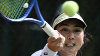 Petenis putri Indonesia Aldila Sutjiadi mengikuti sesi latihan jelang Sea Games 2025 di Pelatnas Tenis, Jakarta, Rabu (3/12/2025). Tim tenis putri Indonesia terus mematangkan persiapan menjelang SEA Games 2025 di Thailand pada 9–20 Desember. ANTARA FOTO/Fauzan
