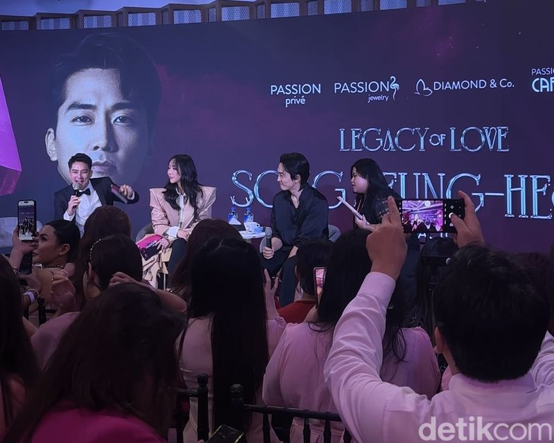 Suasana fan meeting eksklusif Song Seung Heon, yang digelar di Plaza Indonesia, Rabu (3/12/2025).