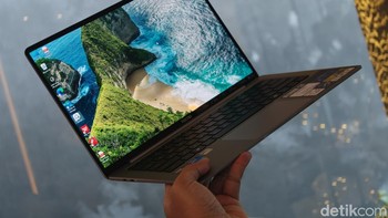 Hadir dengan bodi magnesium-alloy yang tipis sekaligus kokoh, menjadikannya perangkat ideal untuk mobilitas tinggi.Foto: Adi Fida Rahman/detikINET