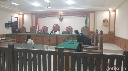 Rina mantan mantri BRI pelaku korupsi Rp 1,5 miliar dalam persidangan lanjutan Rabu (3/12/2025) mengaku bersalah.