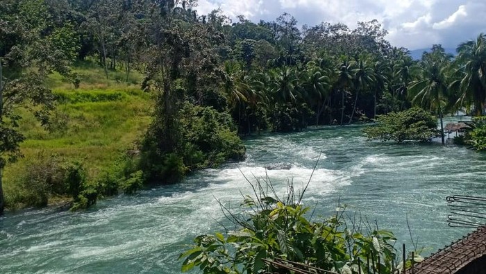 Sungai Ombilin Sumbar Membiru Bak di Swiss Meski Banjir, Jadi Tontonan Warga