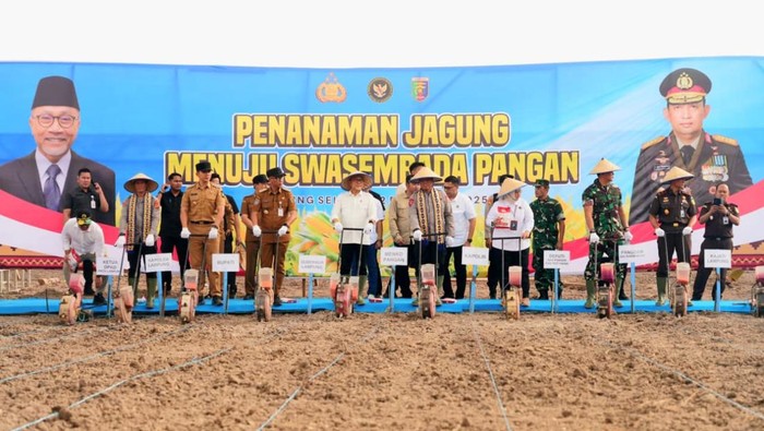 Tanam Jagung di Lampung, Wakapolri: Ketahanan Pangan Tak Hanya Program Tapi Kerja Bersama