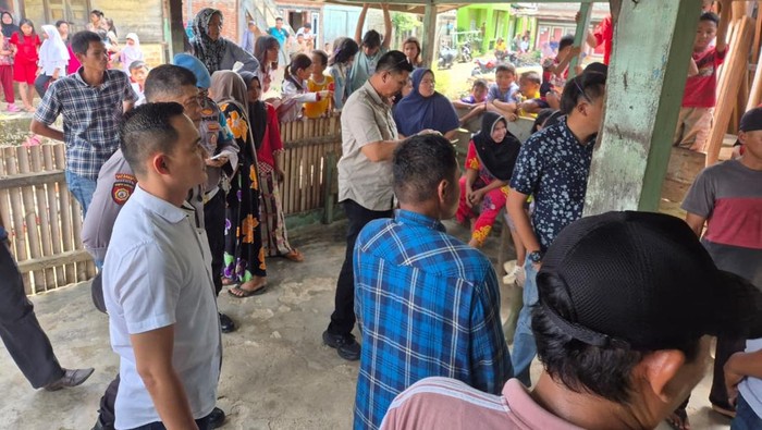 Warga Sweeping Rumah Diduga Pengedar Sabu Usai Pengakuan Bocah SD di Bungo
